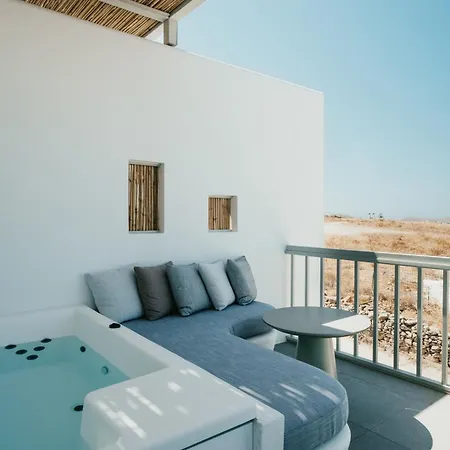 Mr & Mrs White Paros & 4*