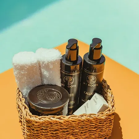 Mr And Mrs White Paros & Naoussa