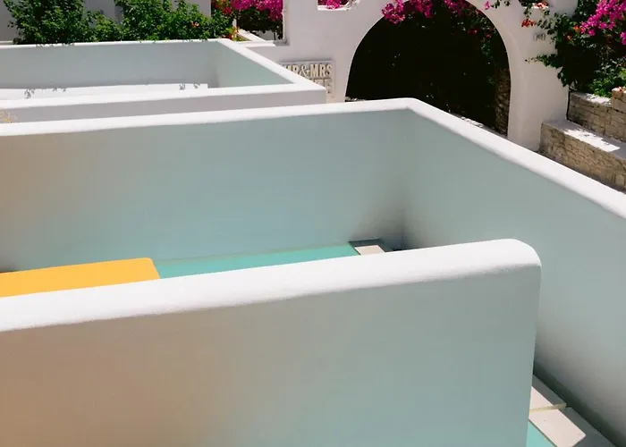 Mr And Mrs White Paros & 4*